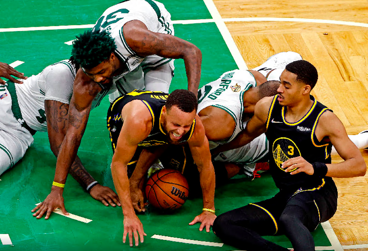 NBA: El peu de Curry alarma després d’una altra ensopegada dels Warriors