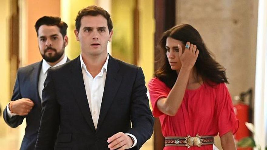 Reunión Casado-Rivera en el Congreso por una investidura condicionada