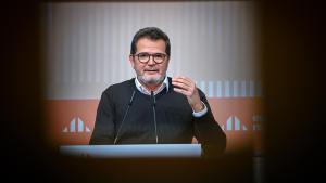 El portavoz de ERC, Isaac Albert, este lunes en rueda de prensa.