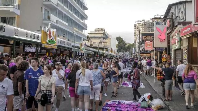 Un camarero de una cervecería de s’Arenal despedido revela un sistema de pagos en B