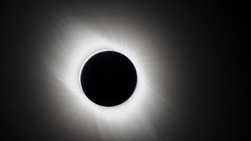 El dia que el sol s’apagarà a Catalunya: compte enrere per a l’eclipsi total del 2026