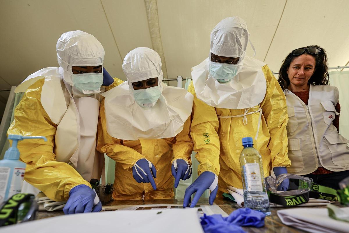 Médicos Sin Fronteras entrena a sus equipos en Nairobi ante el riesgo de ébola en la República Democrática del Congo Médicos Sin Fronteras entrena a sus equipos en Nairobi ante el riesgo de ébola en la República Democrática del Congo