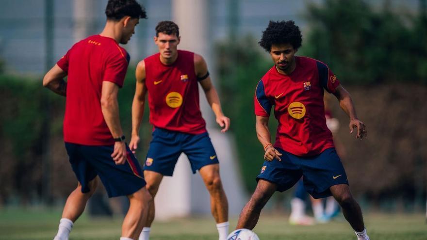 Ter Stegen, Araujo y De Jong, incluidos en la convocatoria de Flick para el 'stage' en Inglaterra