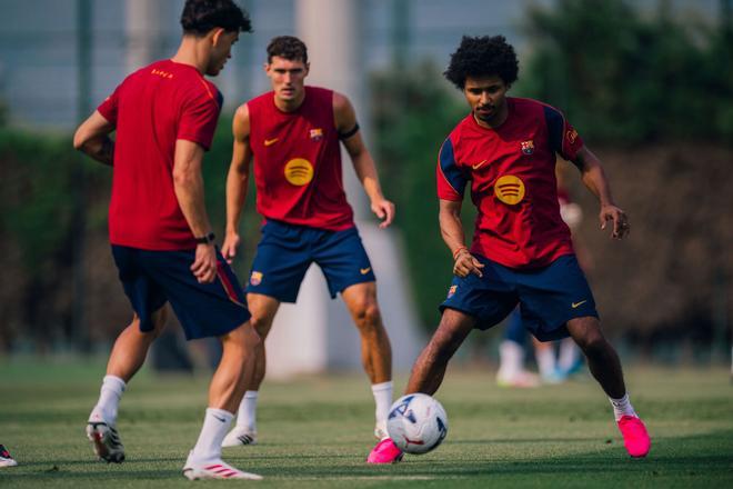 Ter Stegen, Araújo y De Jong, incluidos en la convocatoria de Flick para el 'stage' en Inglaterra