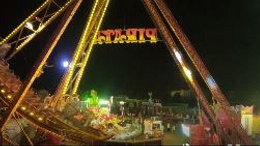 Un menor sufre una fractura en una pierna en una atracción de las fiestas de Ribeira