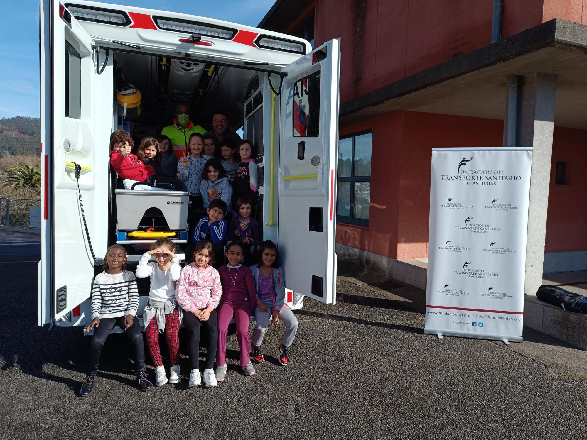 Los niños del José de Calasanz, en Llanera, aprenden a salvar vidas