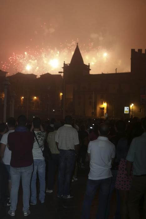 La noche de los fuegos en la Semana Grande de Gijón