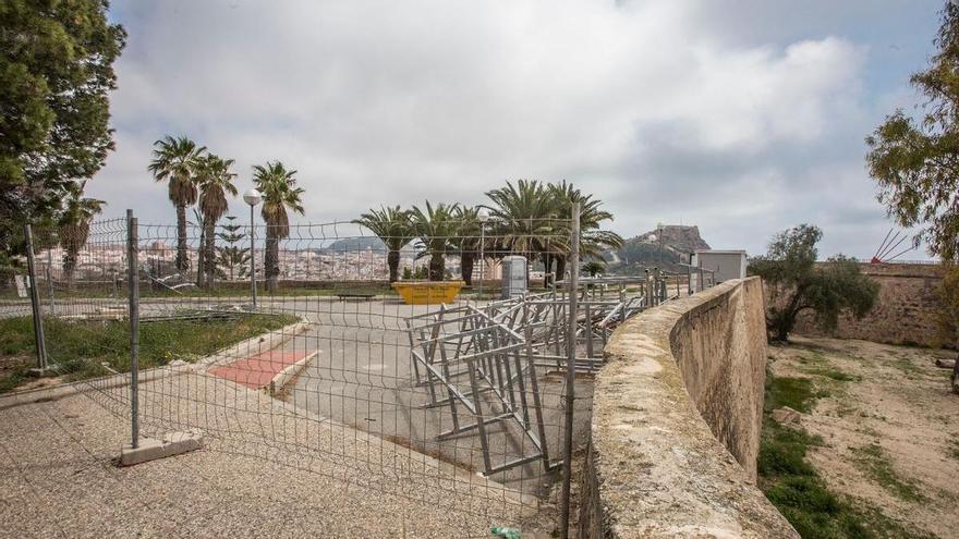 Tres meses de retraso en la pasarela de acceso al castillo de San Fernando por errores en el proyecto