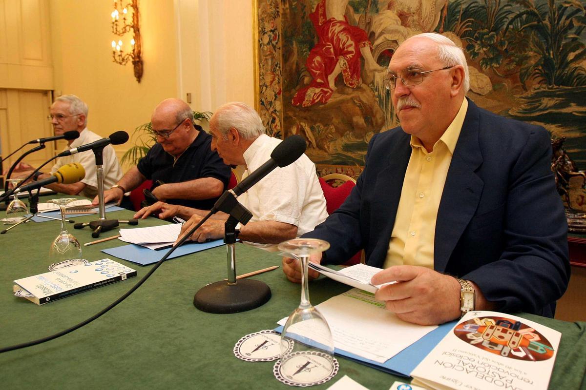 El sacerdote Julio Ciges, en una foto de archivo.