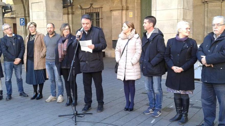 Moment de la lectura del manifest a la plaça Major.