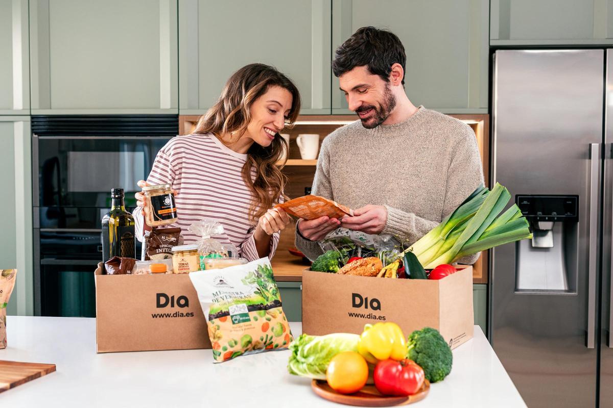 Clientes de Dia con su cesta de la compra