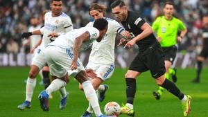 Militão rescata un empat sofert per al Reial Madrid