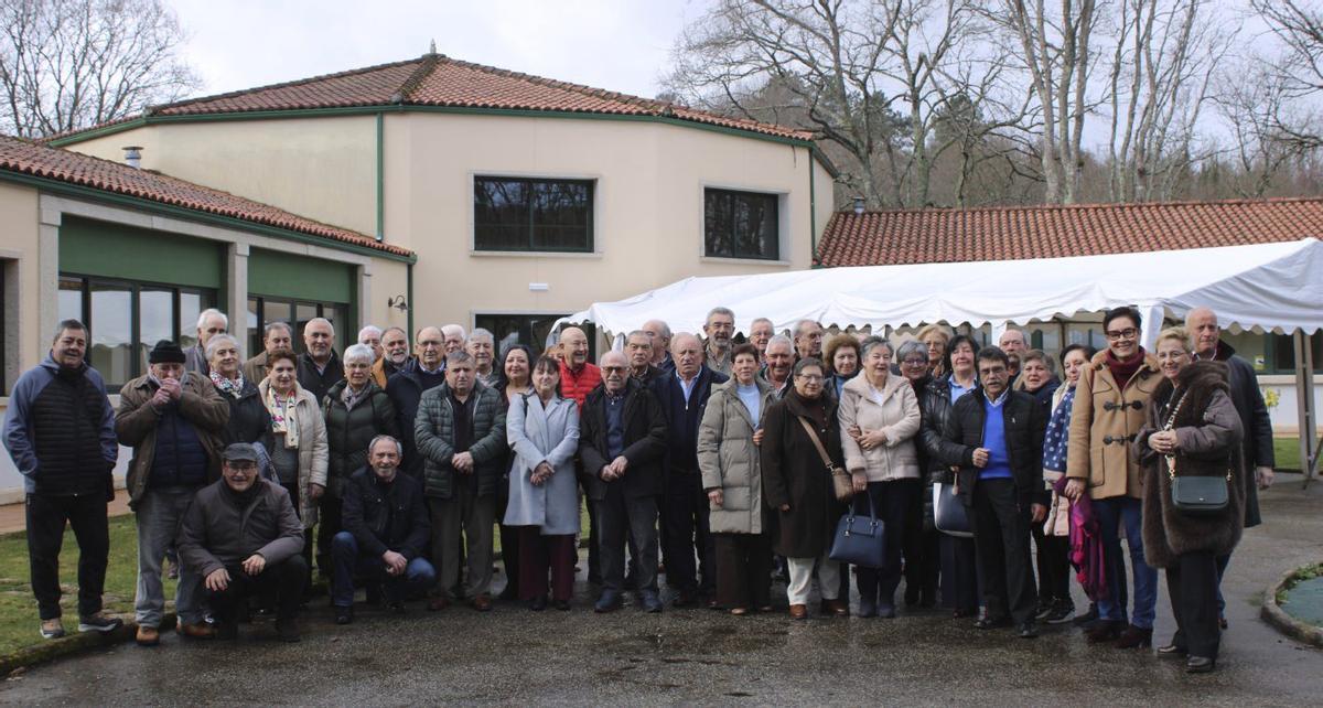 Instantánea de familia dos participantes no encontro. | FOTOS: DANIEL GONZÁLEZ ALÉN
