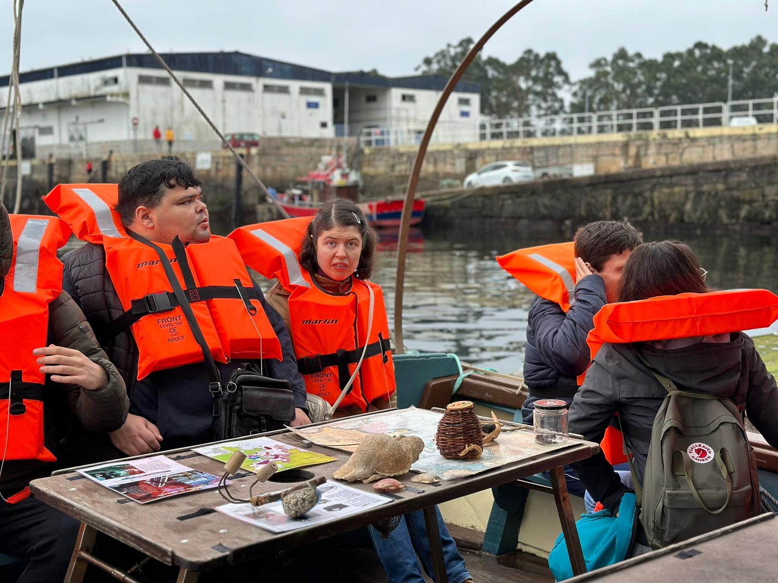 Asistentes a las actividades a bordo del "Chasula".