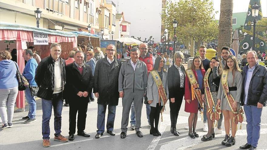 Orpesa abre su mercadillo con 40 puestos hasta el domingo