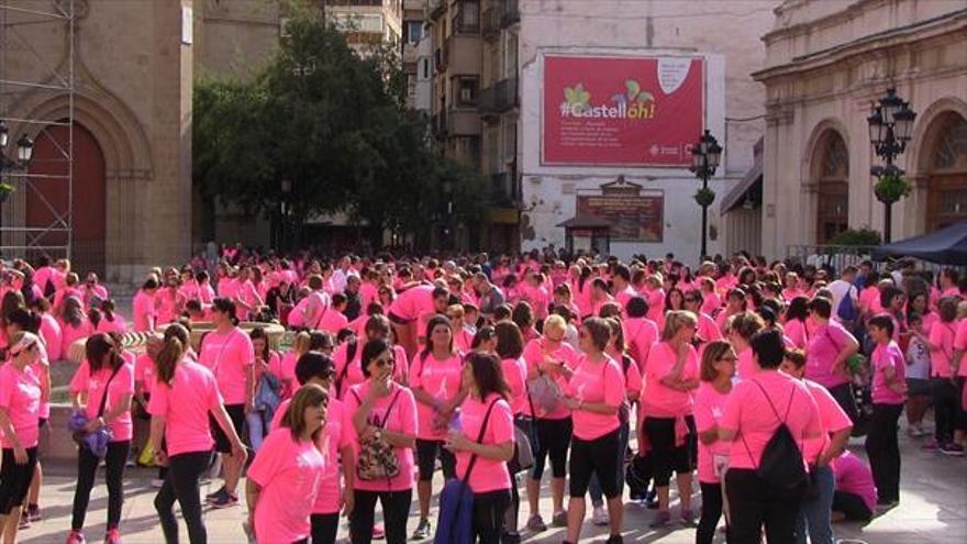 CASTELLÓN SE TIÑE DE ROSA CONTRA EL CÁNCER DE MAMA