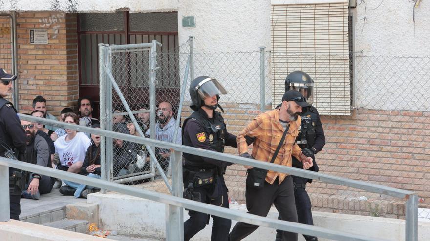 Desahucio en el barrio Juan XXIII de Alicante