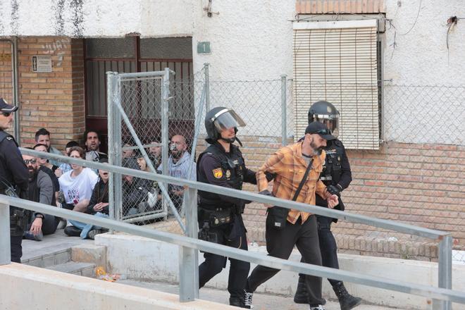 Desahucio en el barrio Juan XXIII de Alicante