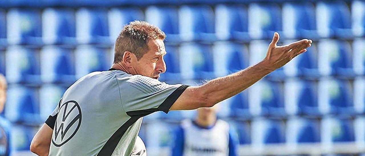 Luis Miguel Ramis dirigirá hoy un entrenamiento en el Heliodoro Rodríguez López a puerta cerrada.