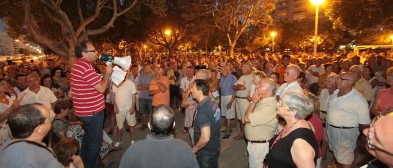 Reunión en el parque del Clot de la Mota de la playa de Gandia de la que surgió la asociación.