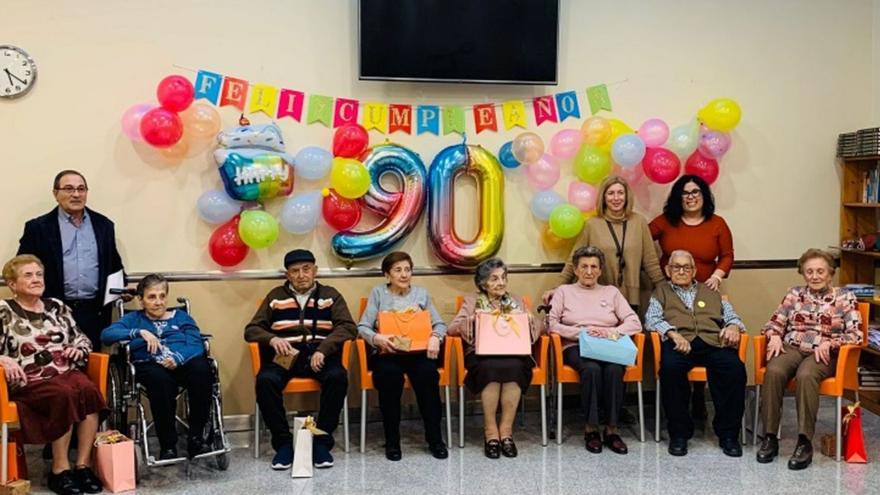 Emotivo homenaje a los mayores de 90 años