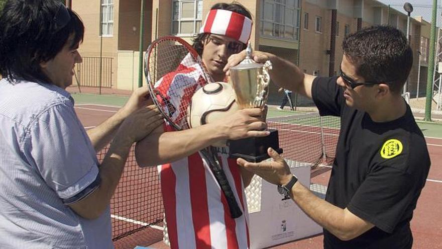 El director, David Furones, el joven Raúl García y el publicista, Leo Pozo, durante el rodaje del anuncio.