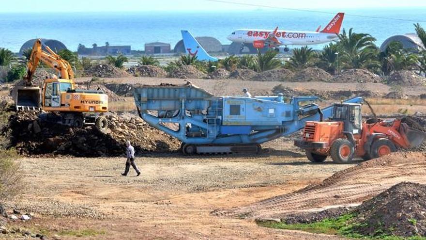 Aena se ve obligada a desviar los camiones de obras de Las Puntillas