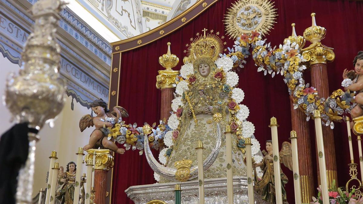 La Virgen del Rocío, en el altar mayor de la parroquia de la Asunción de Almonte, donde se encuentra desde agosto de 2019.