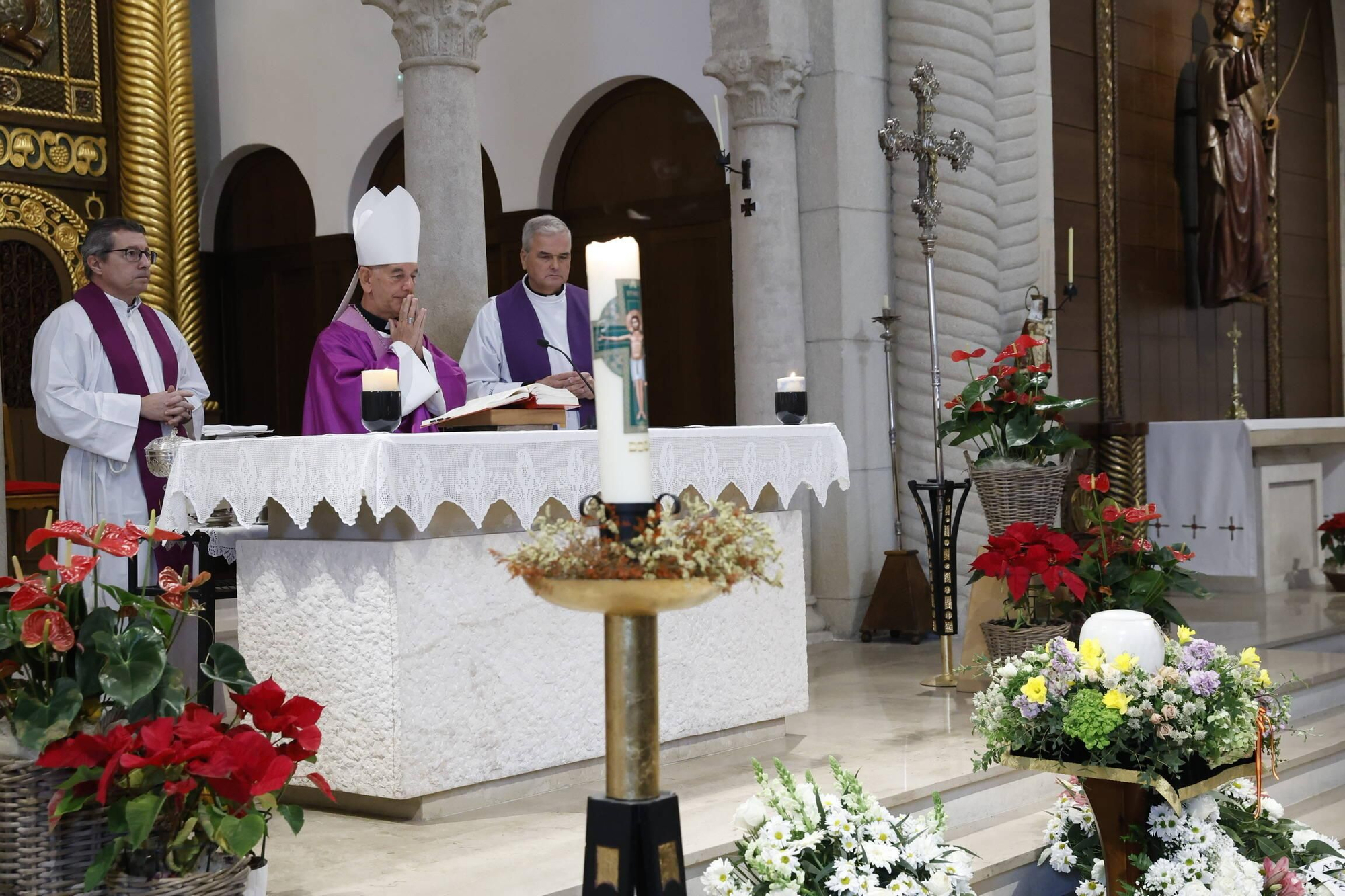 El funeral por el gijonés Ignacio Figaredo, en imágenes