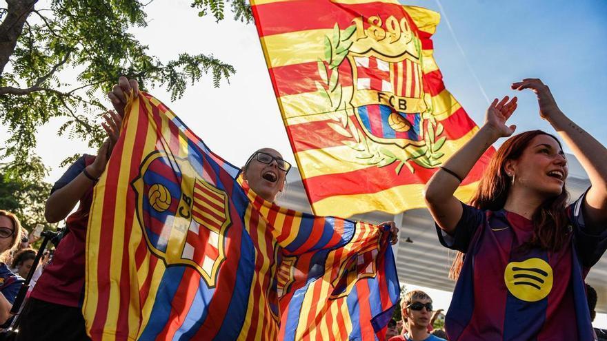 Así fue la celebración de la afición del FC Barcelona tras la conquista de la Champions femenina