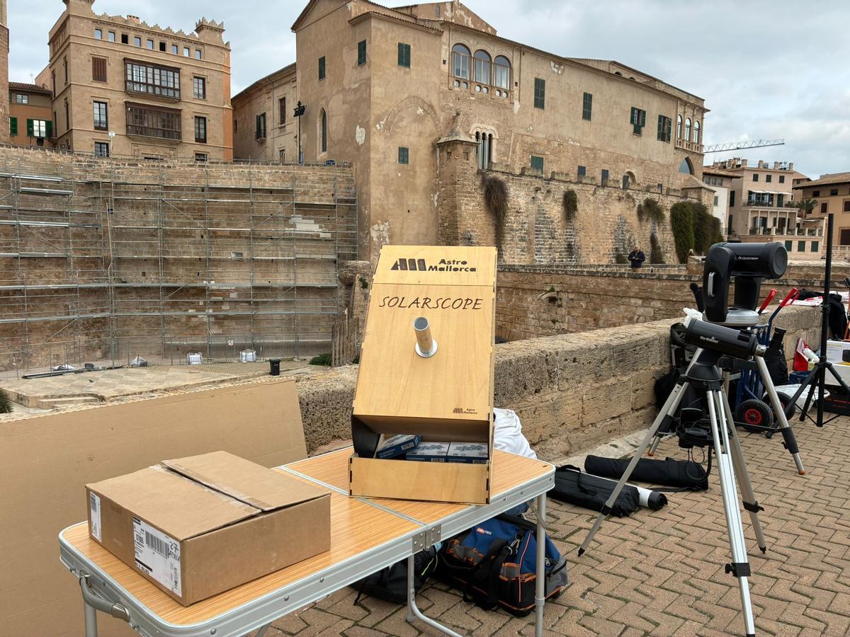 Más de veinte telescopios toman Ses Voltes para celebrar el Dia de les Illes Balears Más de veinte telescopios toman Ses Voltes para celebrar el Dia de les Illes Balears