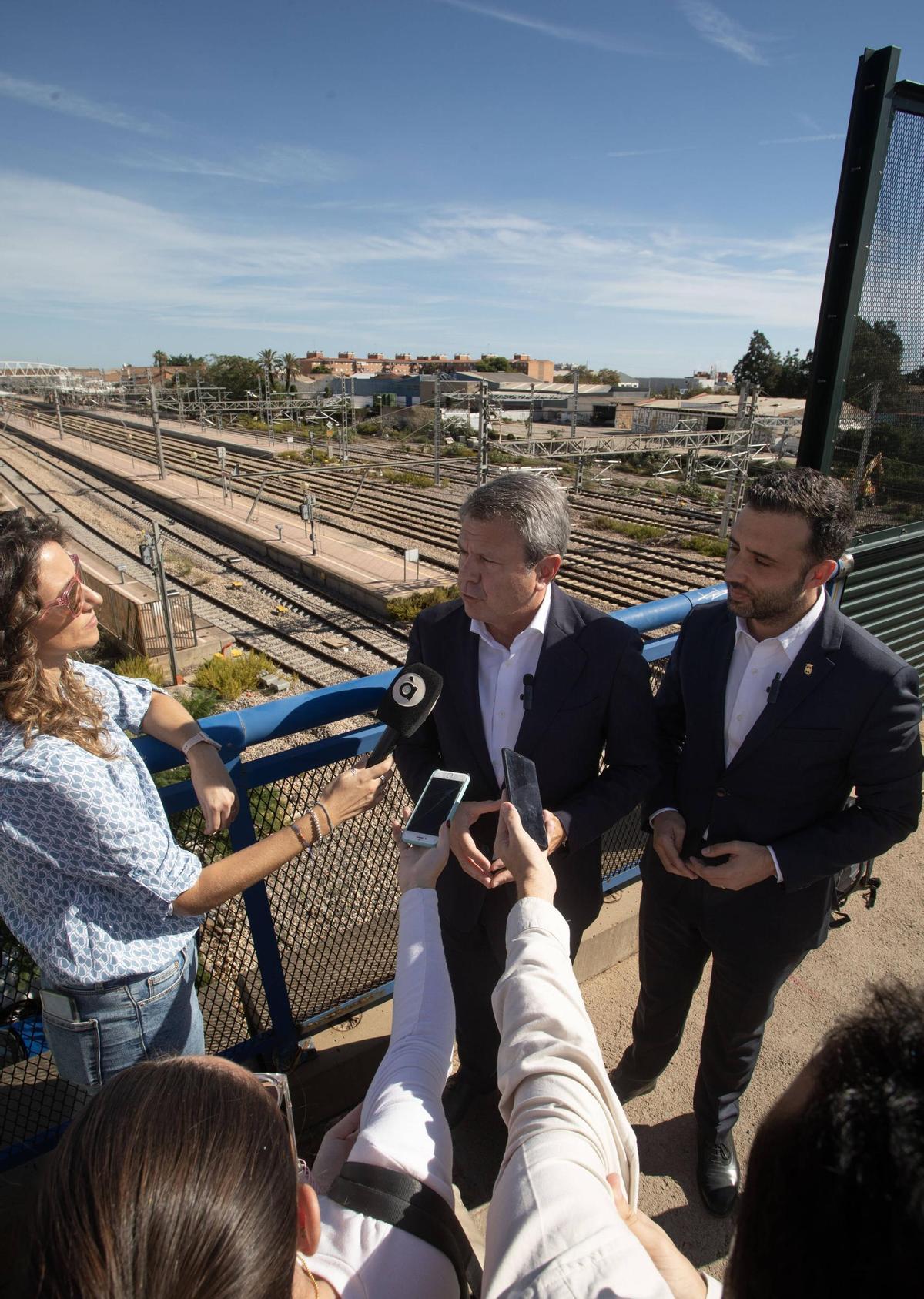 Visita del secretario de estado a la estación de Sagunt