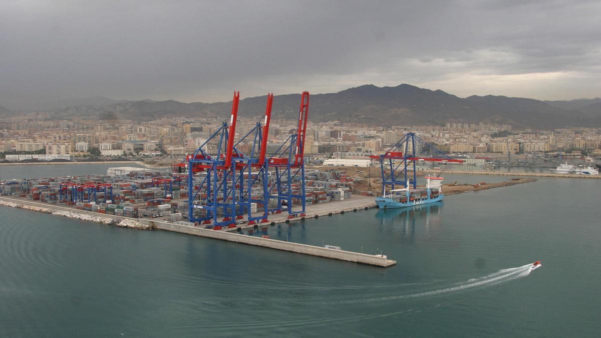 Zona de contenedores en el puerto de Málaga.