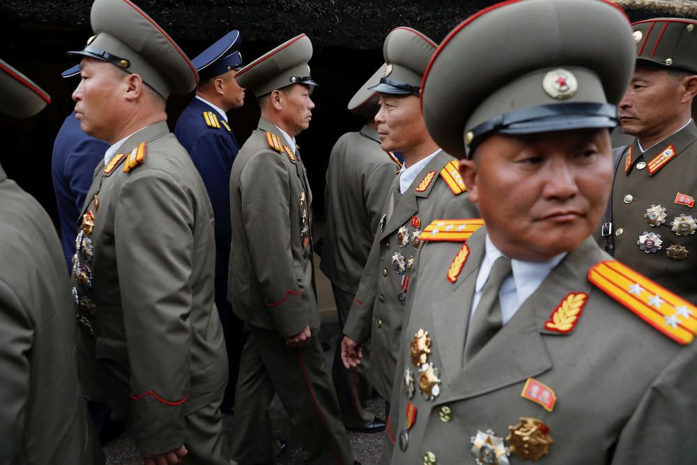 Militares visitan en lugar de nacimiento del fundador de la República Norcoreana Kim Il-sung.MAGES OF THE DAY