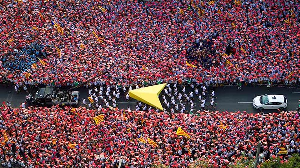 Recorregut del punter gegant de la Via Lliure a la Meridiana fins a la Ciutadella. Declaracions.