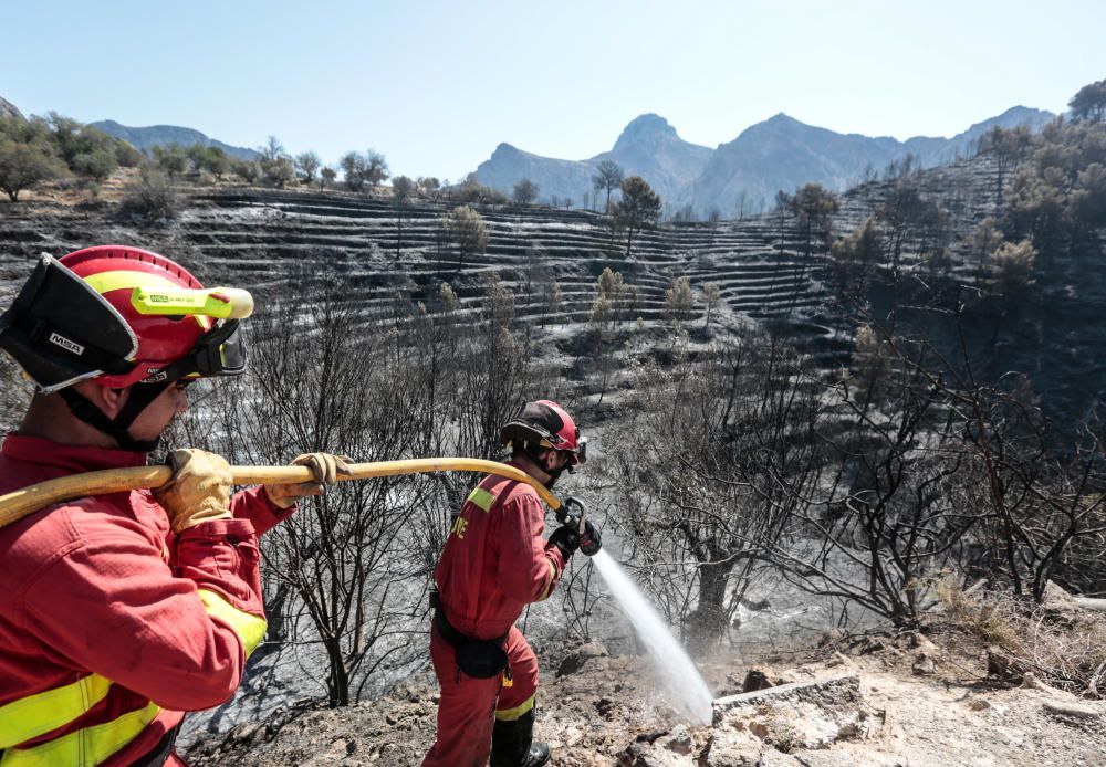 Vistas aéreas del incendio de Bolulla