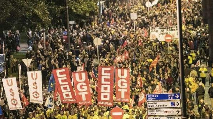 Aspecto de la cabecera de la manifestación contra el cierre de Alcoa de Avilés este pasado noviembre.