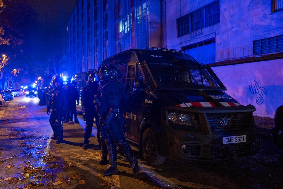 Desalojo del instituto B9 de Badalona