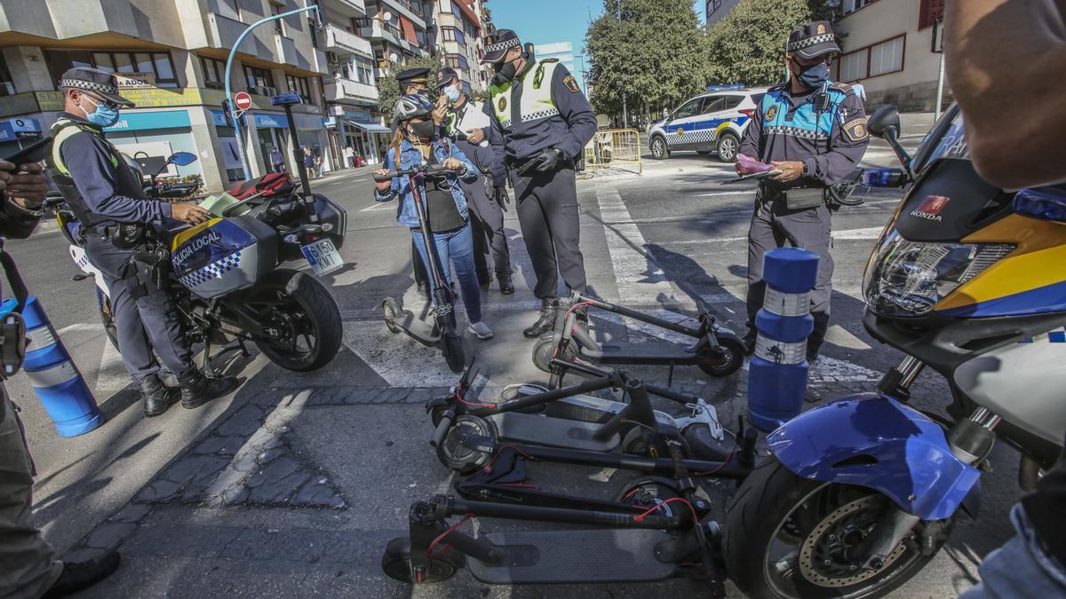 Primeras multas en Alicante a usuarios de patinetes por incumplir la ordenanza