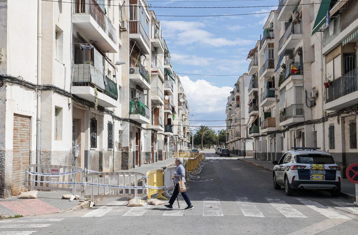 Bloques desalojados del barrio ilicitano de San Antón