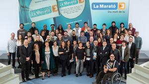 Parte del equipo de colaboradores del disco y libro de ’La Marató’ del 2017.