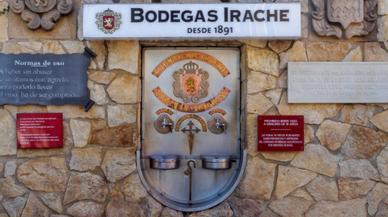 La parada definitiva del Camino de Santiago Francés: una fuente de vino gratis