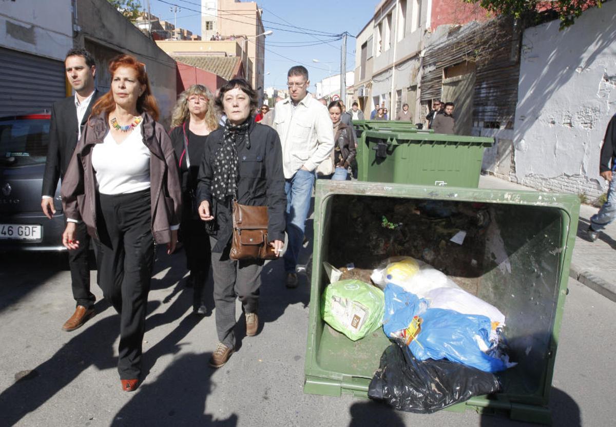2010. Carmen Alborch, durante las protestas por el derribo de una vivienda.F. Bustamante