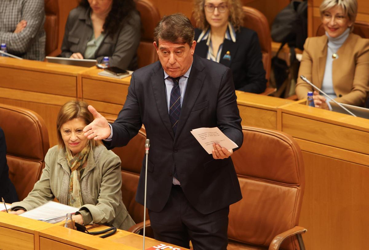 Gómez Besteiro durante un intervención en el Parlamento de Galicia.