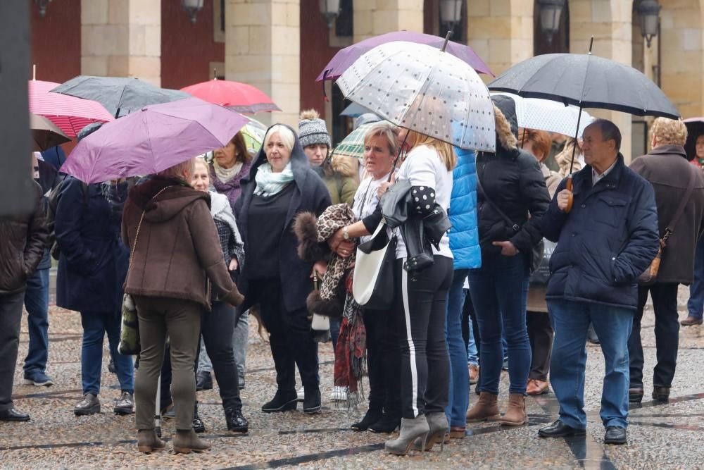 Emotivo minuto de silencio en Gijón por Paz Fernández