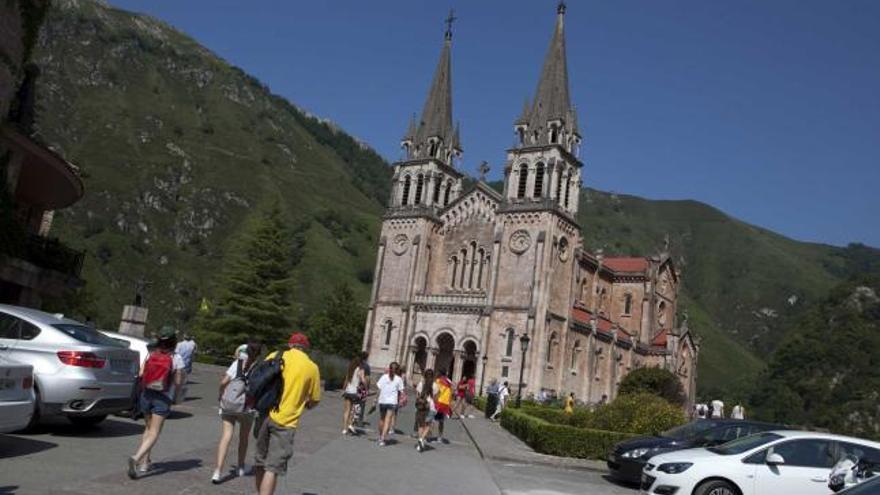 La explanada de la basílica de Covadonga.