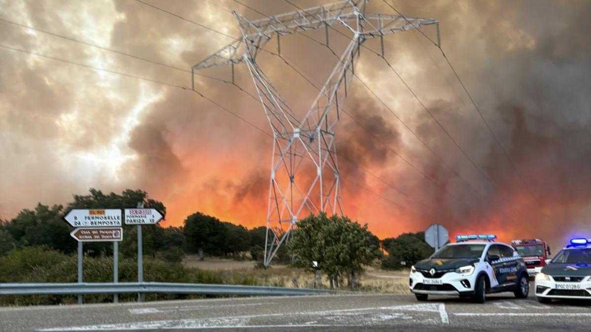Las 24 horas en las que el fuego tiñó de negro un perímetro de 75 kilómetros y quemó 11.000 hectáreas en el incendio zamorano de Fermoselle