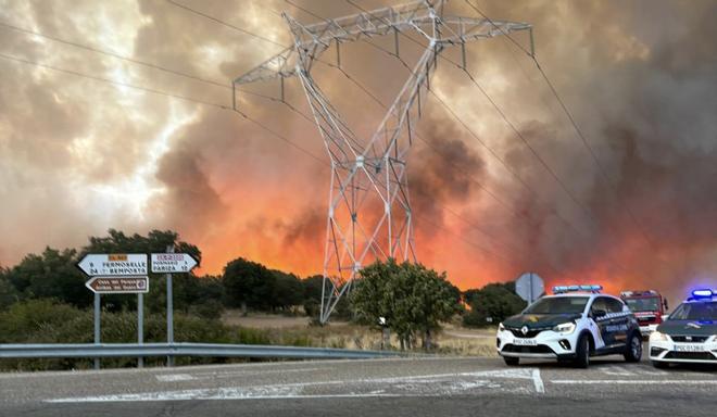 Las 24 horas en las que el fuego tiñó de negro un perímetro de 75 kilómetros y quemó 11.000 hectáreas en el incendio zamorano de Fermoselle