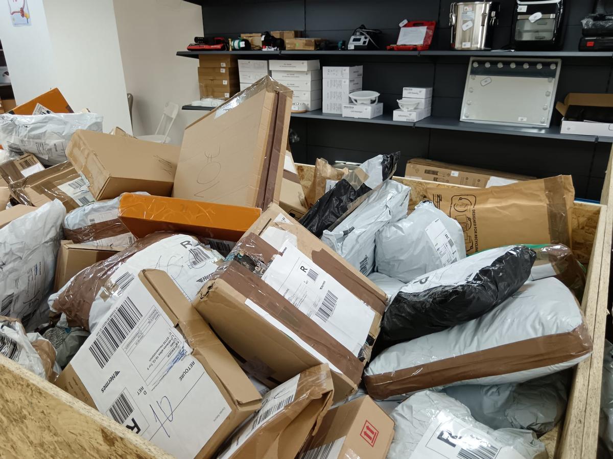 Varias cajas sorpresa apiladas