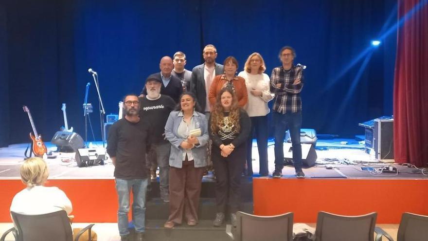 Versovera celebra en Cancienes su nueva edición con una antología de versos en asturiano